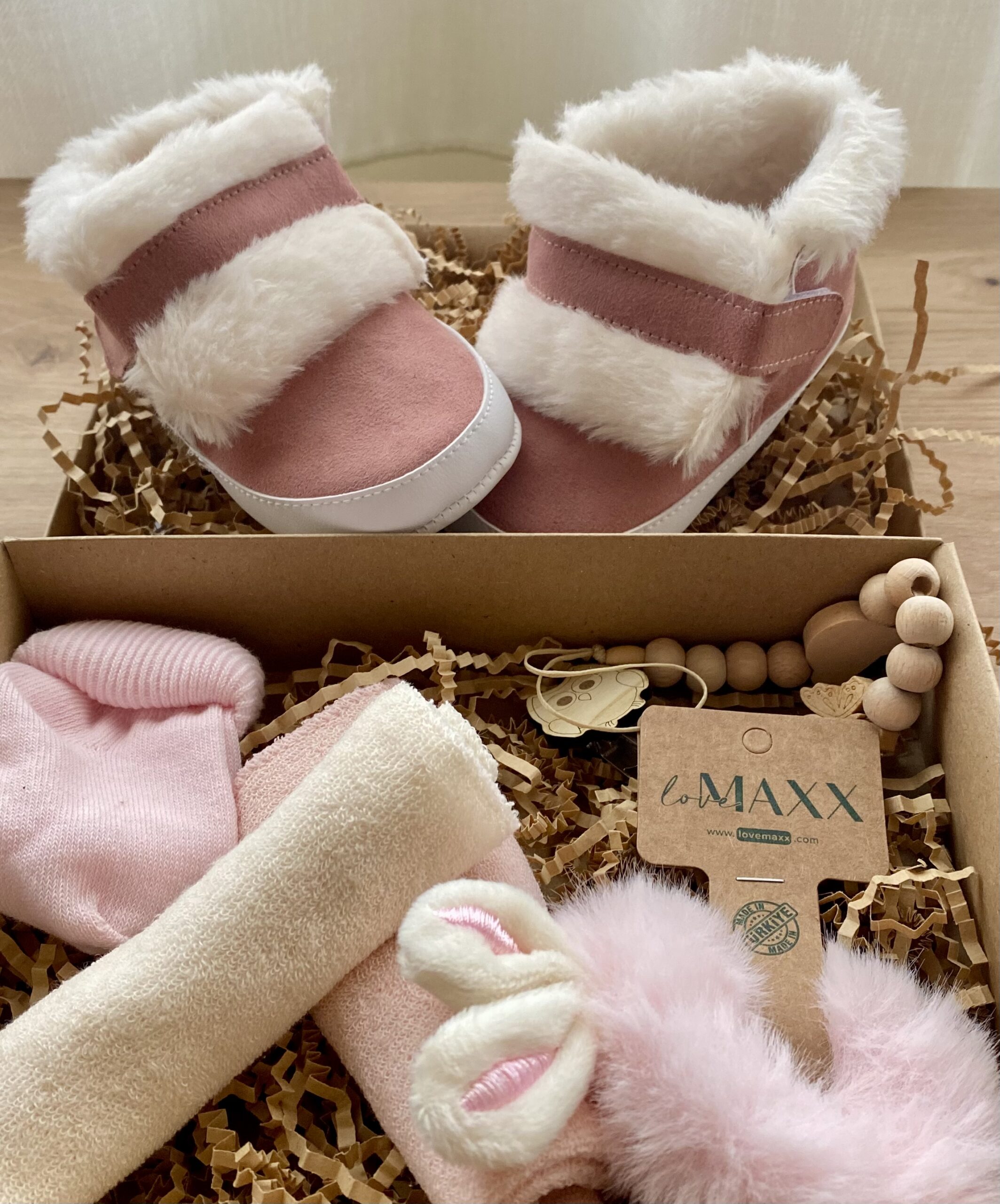 Baby gift box ροζ οργανικό με παπουτσάκια και αξεσουάρ – Nature Bebe