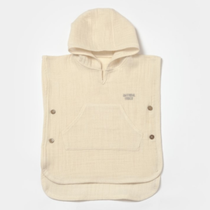 Βρεφική πετσέτα-πόντσο με κουκούλα σε εκρού χρώμα από οργανικό βαμβάκι με πλαϊνά κουμπιά και μπροστινή τσέπη – Nature Bebe.