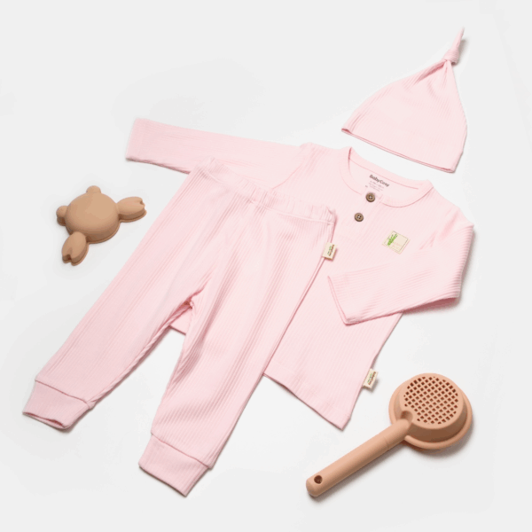 Βρεφικό σετ οργανικό βαμβάκι 3 τεμαχίων ροζ – μπλούζα, παντελόνι και σκουφάκι