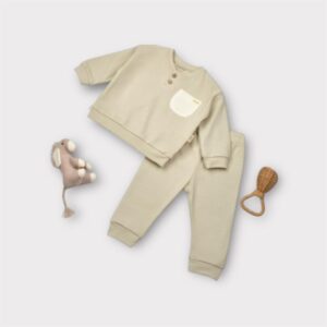 Βρεφικό σετ οργανικό βαμβάκι 2 τεμαχίων εκρού – μπλούζα με τσεπάκι και παντελόνι
