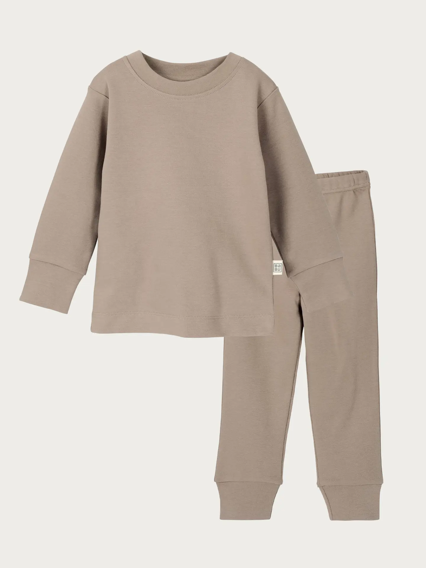 Σετ ρούχων από οργανικό βαμβάκι σε καφέ ανοικτό απαλό και άνετο.