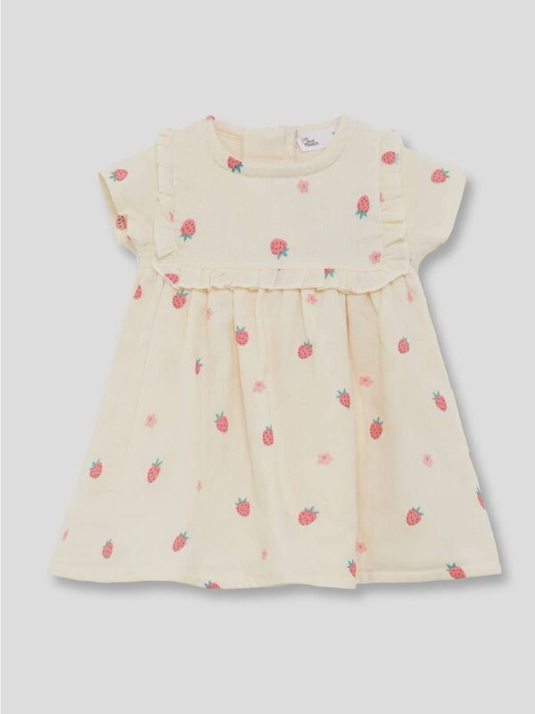 Γλυκό και παιχνιδιάρικο παιδικό φορεματάκι σε παστέλ κίτρινη απόχρωση με χαριτωμένα σχέδια φραουλίτσες. Ιδανικό για καλοκαιρινές εμφανίσεις, συνδυάζει άνεση και στυλ για κάθε μικρή fashionista.